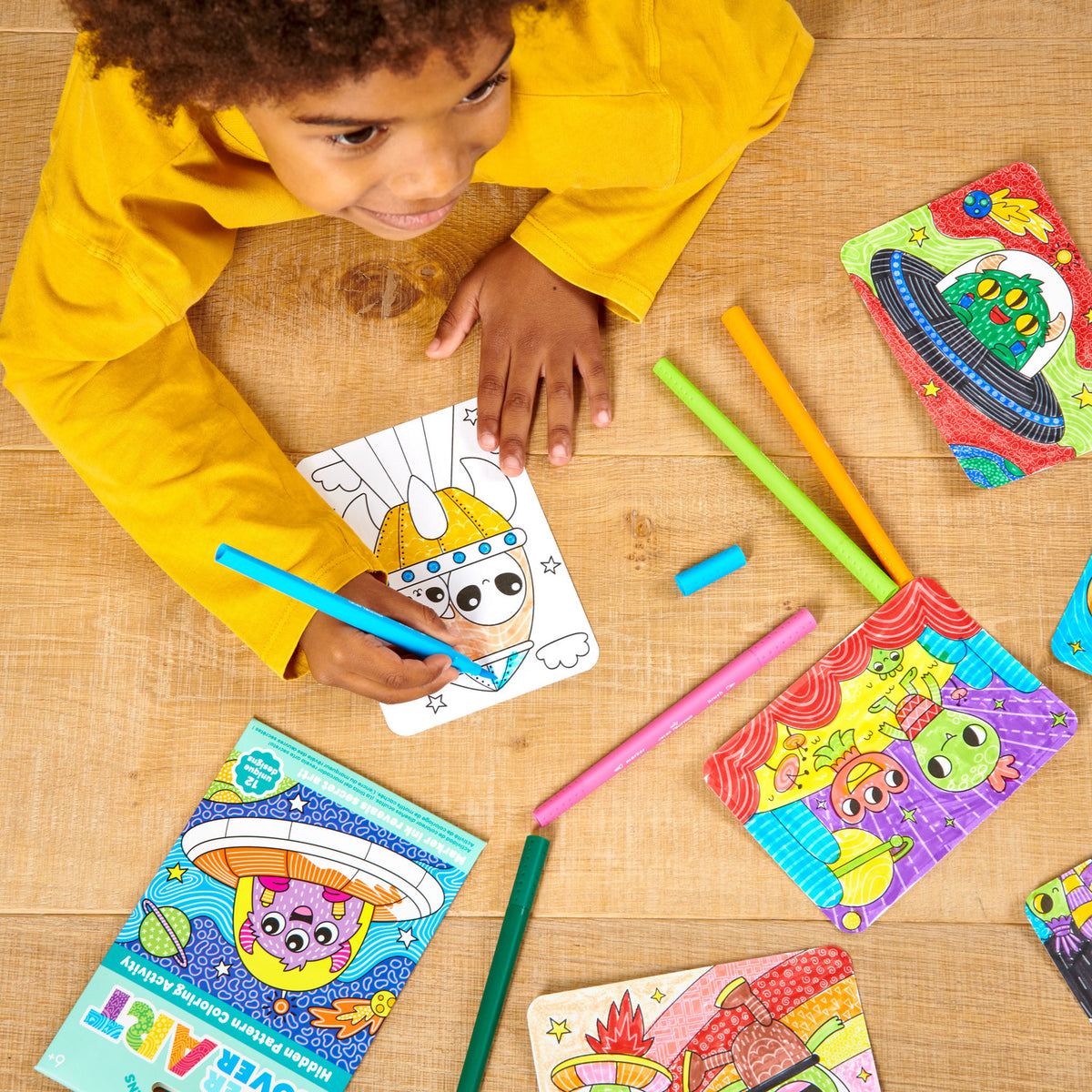Undercover Art Hidden Pattern Coloring Activity Art Cards - Monster Aliens