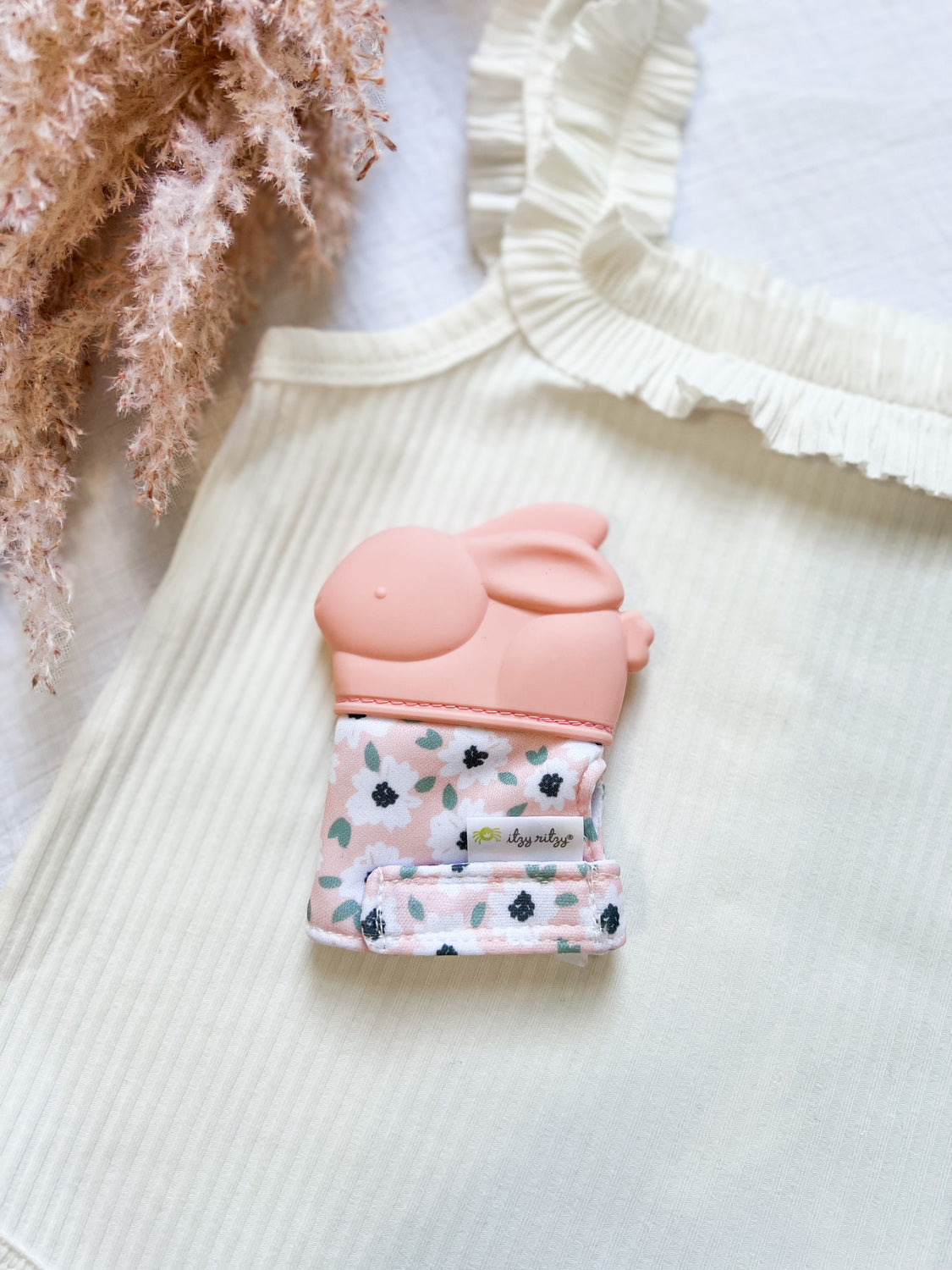 Itzy Mitt™ - Teething Mitt (Bunny)