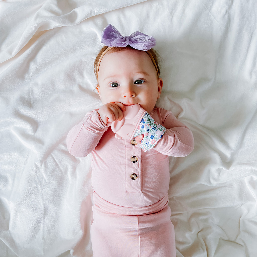 Itzy Mitt™ - Teething Mitt (Bunny)