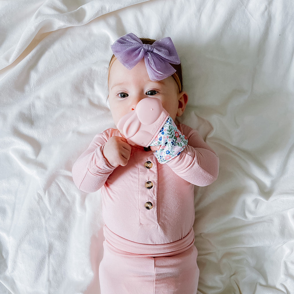 Itzy Mitt™ - Teething Mitt (Bunny)