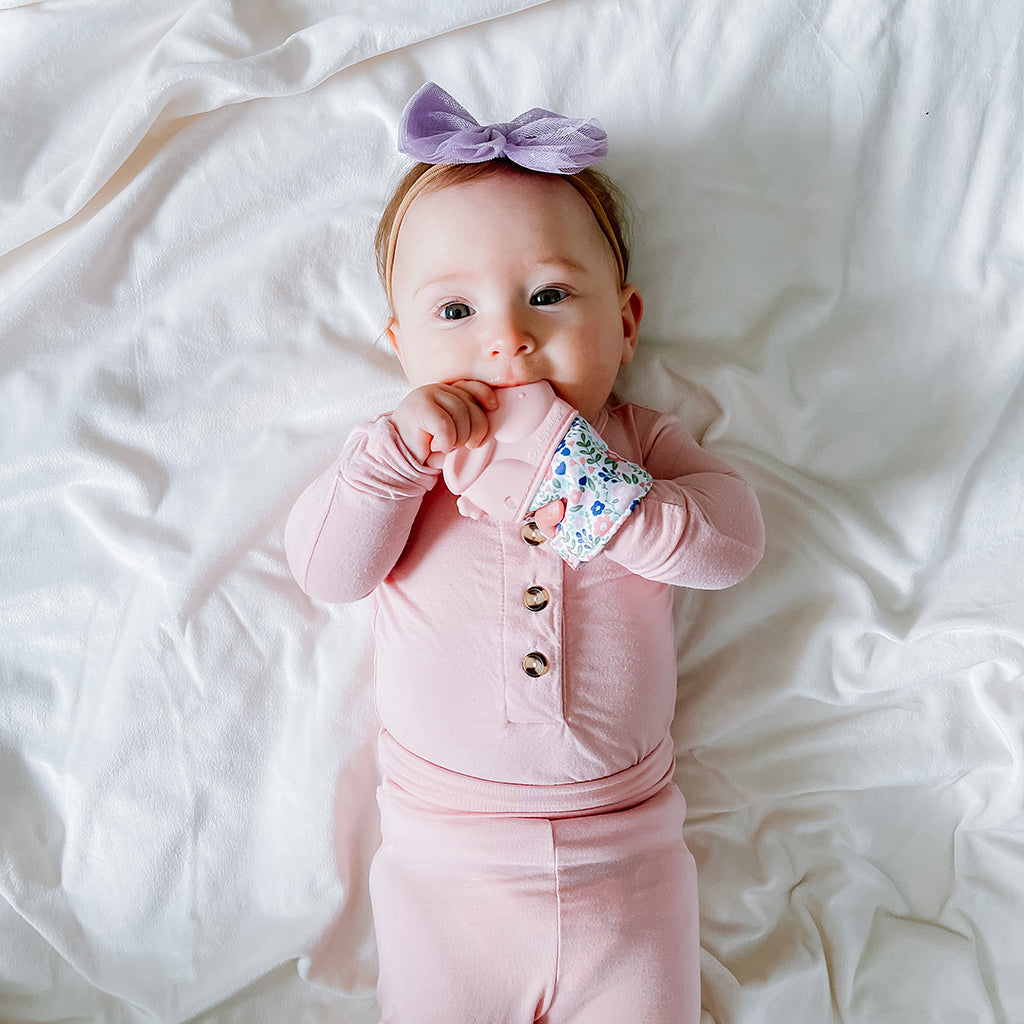 Itzy Mitt™ - Teething Mitt (Bunny)