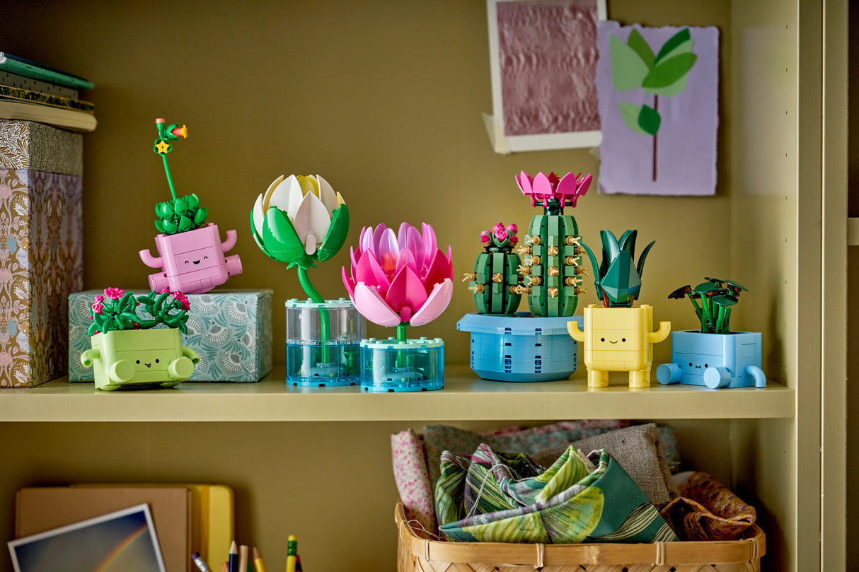 LEGO® Botanicals Water Lilies